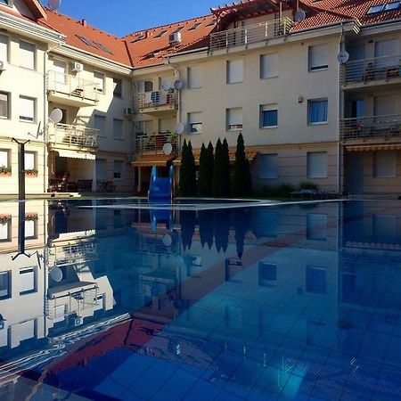 Relax Apartman Hajduszoboszlo Exterior foto