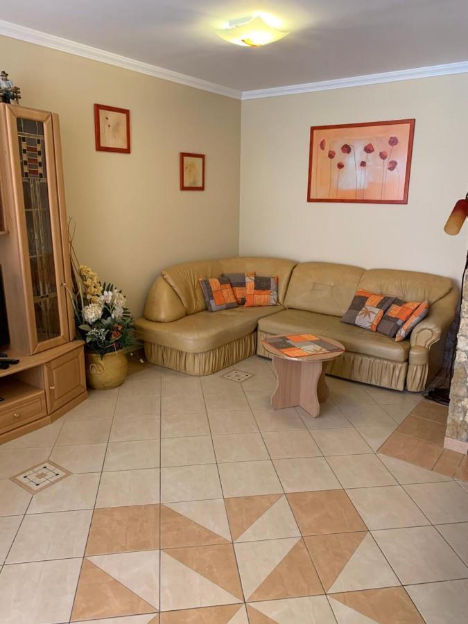 Relax Apartman Hajduszoboszlo Exterior foto