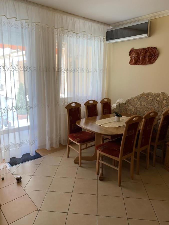 Relax Apartman Hajduszoboszlo Exterior foto