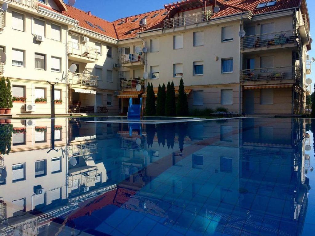 Relax Apartman Hajduszoboszlo Exterior foto