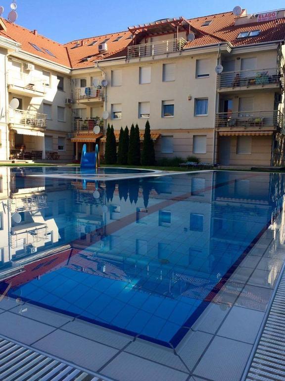 Relax Apartman Hajduszoboszlo Exterior foto